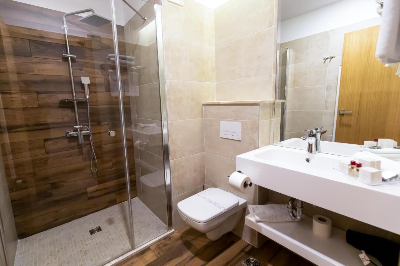 Grand View Hotel & Suites Copou ياش المظهر الخارجي الصورة