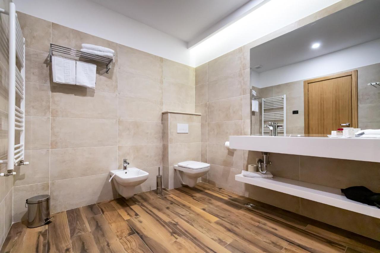 Grand View Hotel & Suites Copou ياش المظهر الخارجي الصورة